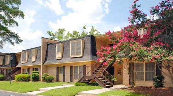 Apartment building exterior at Quail Run in Columbia, SC