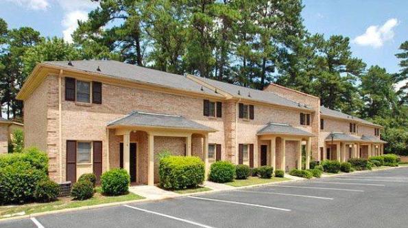 Apartment building exterior at Quail Run in Columbia, SC